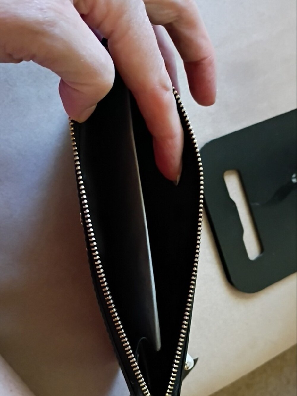Brand New kate spade black zip-around leather wallet with gold logo - Picture 4 of 4